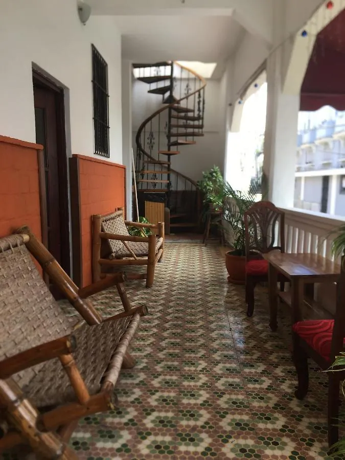 Hotel Arcoiris Colonial contacts